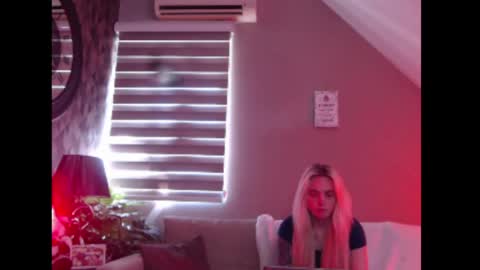 A girl online show from July 10, 2026, 7:23 am