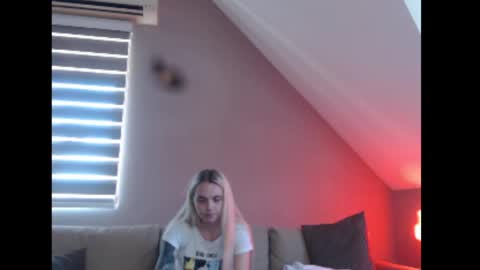 A girl online show from July 14, 2026, 7:24 am