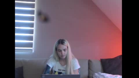 A girl online show from July 14, 2026, 10:21 am