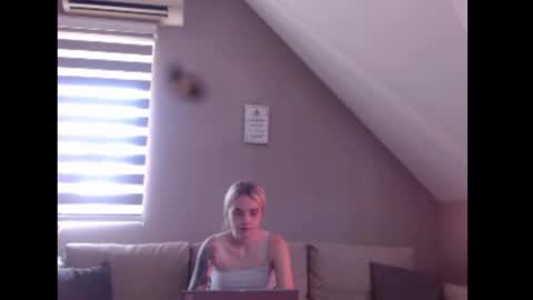 A girl online show from July 17, 2026, 7:26 am