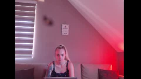 A girl online show from August 2, 2026, 7:07 am