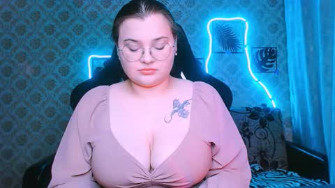 dreamforyoue2 online show from February 24, 2026, 7:56 pm