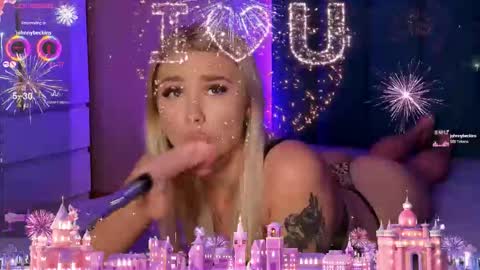 Snapshot of dreamkisslove chatting on October 7, 2025, 6:43 am Mila online show from October 7, 2025, 6:43 am