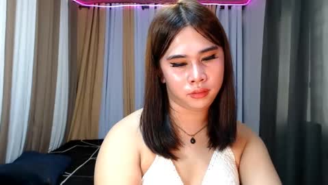Snapshot of dreammegan chatting on February 4, 2025, 1:23 am Stacy DONT FORGET TO FOLLOW ME AND THUMBS UP my wife samgrg2 online show from February 4, 2025, 1:23 am