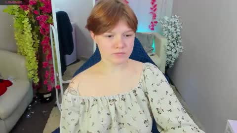 Luna online show from October 5, 2025, 8:29 pm