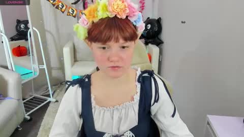 Luna online show from October 18, 2025, 8:42 pm