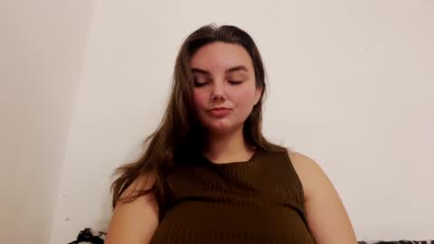 Mila online show from December 4, 2024, 12:25 pm