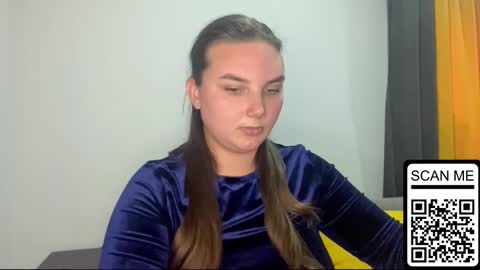 Mila online show from September 29, 2025, 2:33 pm