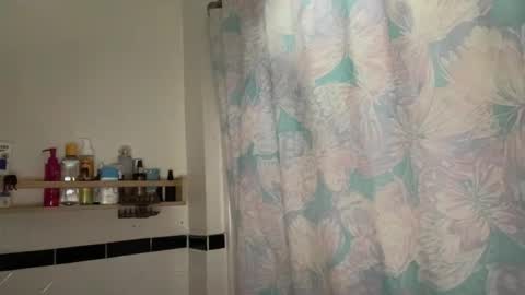 Snapshot of dreamyriri chatting on September 30, 2025, 4:23 pm RIRI OR DREAMY online show from September 30, 2025, 4:23 pm