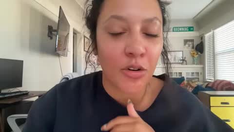 Snapshot of dreamyriri chatting on October 1, 2025, 4:24 pm RIRI OR DREAMY online show from October 1, 2025, 4:24 pm