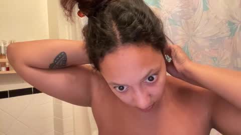 Snapshot of dreamyriri chatting on October 22, 2025, 3:01 pm RIRI OR DREAMY online show from October 22, 2025, 3:01 pm