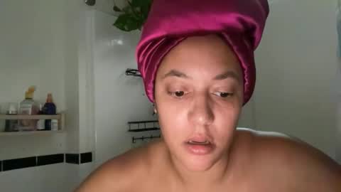 RIRI OR DREAMY online show from December 19, 2025, 5:09 pm