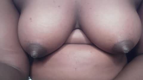 Snapshot of drippussy1 chatting on February 3, 2026, 4:10 am Ebonypussy1 online show from February 3, 2026, 4:10 am
