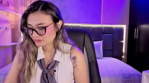 Victoria online show from November 7, 2025, 9:37 pm