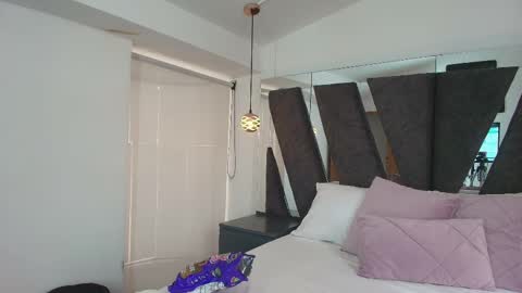  Dulce Candy  online show from November 9, 2025, 12:47 pm