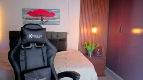 Snapshot of dulce_charlottee chatting on May 19, 2026, 7:20 pm DULCE online show from May 19, 2026, 7:20 pm