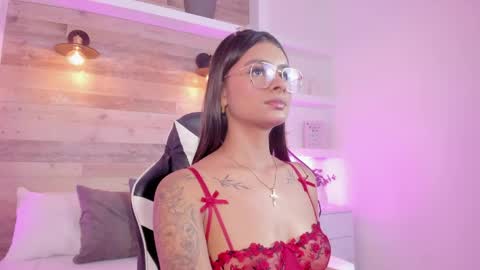 D U L C E online show from May 13, 2026, 3:04 am