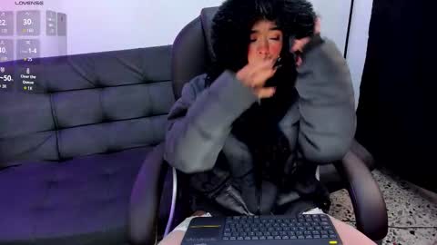 Snapshot of dulce_kitty13 chatting on November 7, 2025, 4:12 am Kitty online show from November 7, 2025, 4:12 am