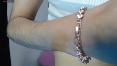 Dulce Sara online show from December 18, 2025, 2:28 am