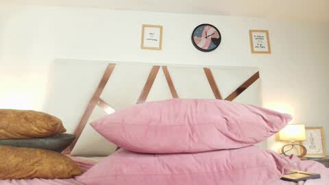 DULCE AURORA online show from January 11, 2025, 8:43 am