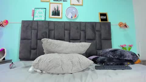 DULCE AURORA online show from March 4, 2025, 5:53 am