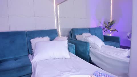 Dulce  online show from February 24, 2026, 8:07 pm