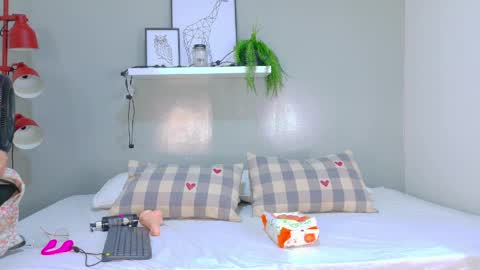 Dulce Sexy  online show from April 6, 2026, 7:48 pm