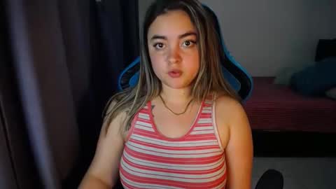Snapshot of dumont_model chatting on January 14, 2025, 10:02 pm Nicole online show from January 14, 2025, 10:02 pm