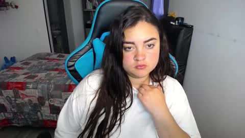 Nicole   online show from November 28, 2025, 8:44 pm