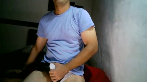 Snapshot of dumout33 chatting on January 3, 2025, 5:10 pm Sergio online show from January 3, 2025, 5:10 pm