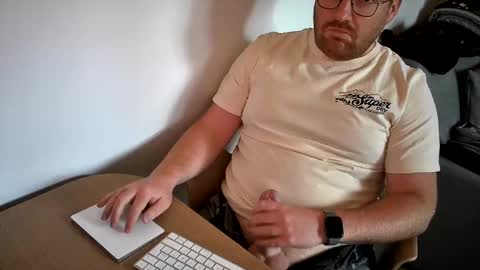 FloFrenchCurv288 online show from April 12, 2026, 5:40 pm