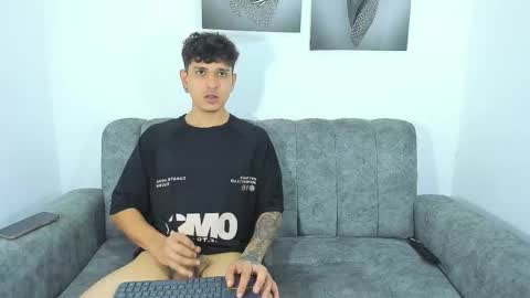 Nicolle y Julian online show from March 6, 2026, 10:28 pm