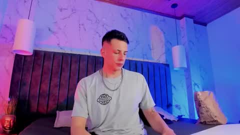 Dustin Sonne online show from December 19, 2025, 3:46 am