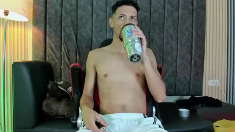 dustinandjordan online show from November 27, 2025, 4:14 am