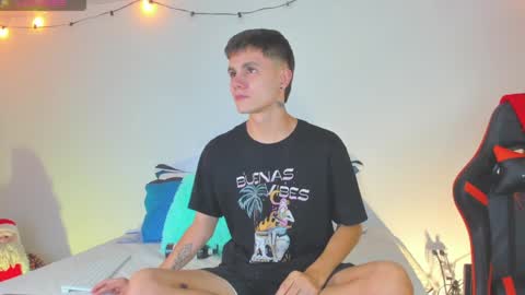 Snapshot of dustinlevine chatting on December 16, 2024, 1:42 am Dustin Levy online show from December 16, 2024, 1:42 am