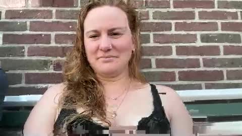 Snapshot of dutchfarmgirl chatting on September 28, 2025, 1:05 pm Dutchfarmgirl online show from September 28, 2025, 1:05 pm
