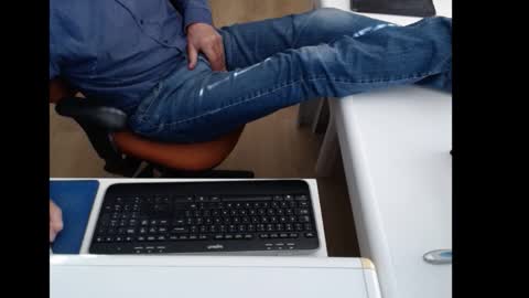 dutchpornking2 online show from October 1, 2025, 12:00 pm