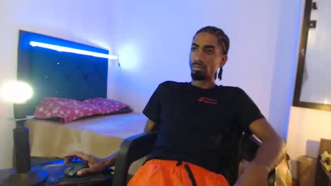Snapshot of duvanf18 chatting on May 10, 2026, 6:02 pm Elburrito online show from May 10, 2026, 6:02 pm