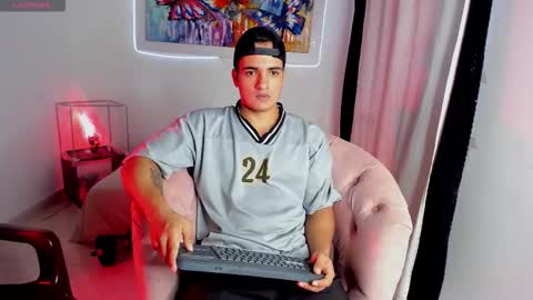 dwayne_esteven10 online show from February 3, 2026, 8:36 pm