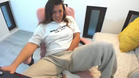 dayana online show from November 22, 2025, 5:17 am