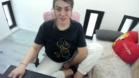 dayana online show from March 23, 2026, 5:22 am