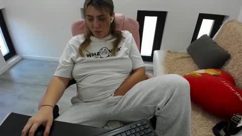 dayana online show from March 25, 2026, 5:13 am