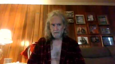 Snapshot of dyankee68 chatting on November 16, 2025, 12:11 pm dyankee68 online show from November 16, 2025, 12:11 pm