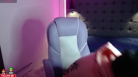 dyla_n18_ online show from January 3, 2025, 9:26 pm