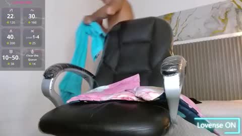 dyla_n18_ online show from March 11, 2026, 9:54 pm