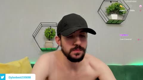 Dylan online show from November 18, 2025, 12:16 am