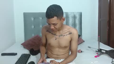 Snapshot of dylandevilx chatting on September 17, 2025, 10:11 pm Dylan.. online show from September 17, 2025, 10:11 pm