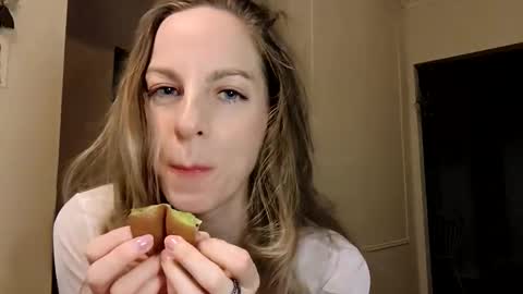 eager_sweetheart online show from April 29, 2026, 8:48 pm