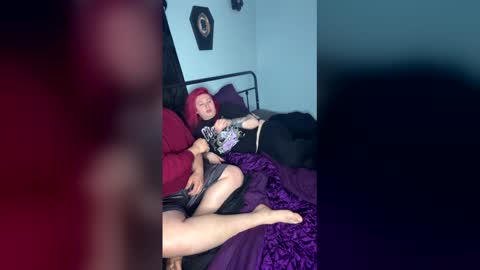 Snapshot of eandjserotica chatting on April 8, 2026, 12:43 am EandJ Erotica online show from April 8, 2026, 12:43 am