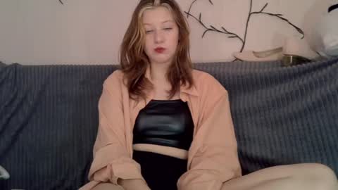 Lily online show from May 2, 2026, 5:12 am